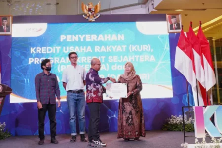 Bank Jatim Salurkan KUR Rp500 Juta Dukung UMKM di K-UKM Expo 2024 foto berita jatim