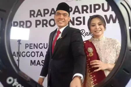 Cahyo Harjo, Anggota DPRD Jatim beserta istrinya.