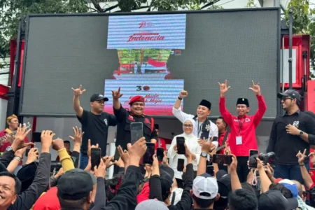 Daftar Pilwali ke KPU Surabaya, Eri-Armuji: Alhamdulillah Lancar foto beritajatim