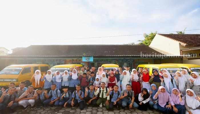 Naik Angkot Gratis Bareng Bupati Banyuwangi