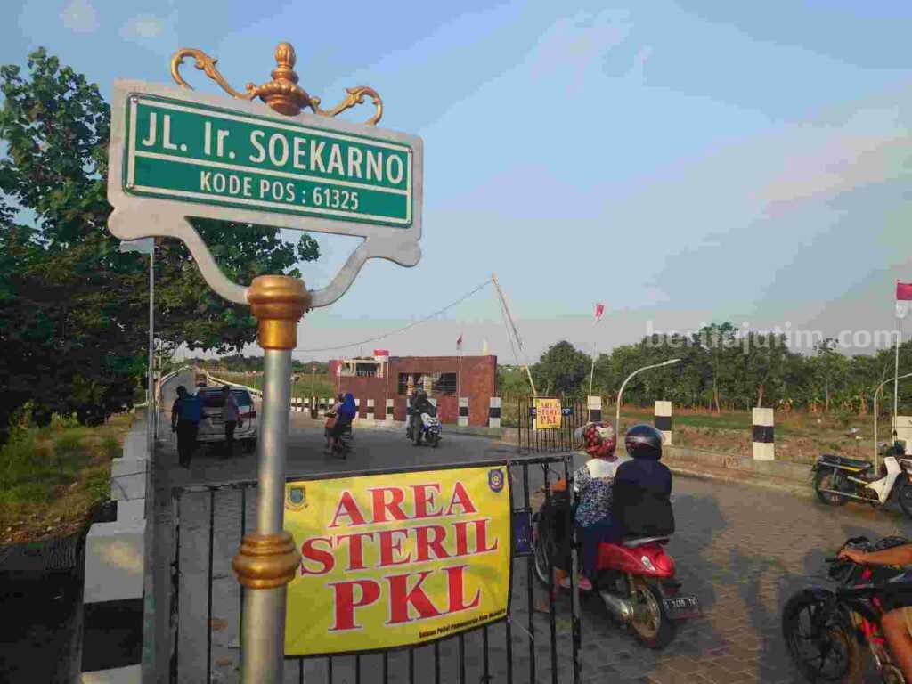 Kawasan Rejoto Jalan Ir Soekarno tepatnya di Kelurahan Rejoto, Kelurahan Pulorejo, Kecamatan Prajuritkulon, Kota Mojokerto per 1 Agustus 2024 steril dari PKL. [Foto : ist]