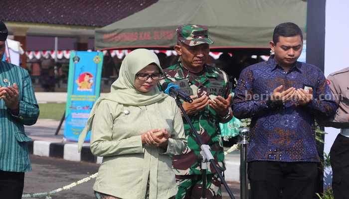 Calon Petahana, Rini Syarifah atau yang akrab disapa Mak Rini, Selasa (6/8/2024). ( foto : Winanto/beritajatim.com)