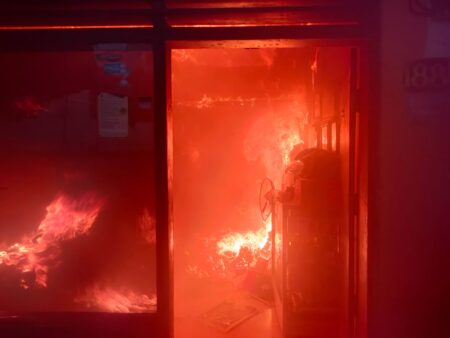 Rumah di Jalan Tidar Surabaya Terbakar, 2 Orang Terluka