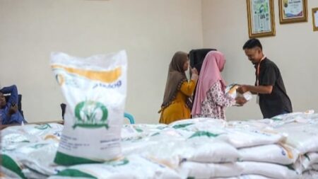 8.630 Warga Kota Mojokerto Terima Bantuan Pangan Cadangan Beras Pemerintah