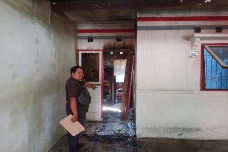 Ditinggal Pemilik Keluar, Rumah di Semampir Surabaya Terbakar