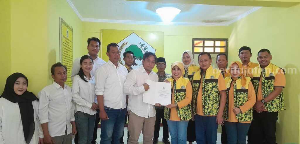 Jajaran pengurus DPD Golkar Kabupaten Blitar, Rabu (7/8/2024). (foto : Winanto/beritajatim.com)
