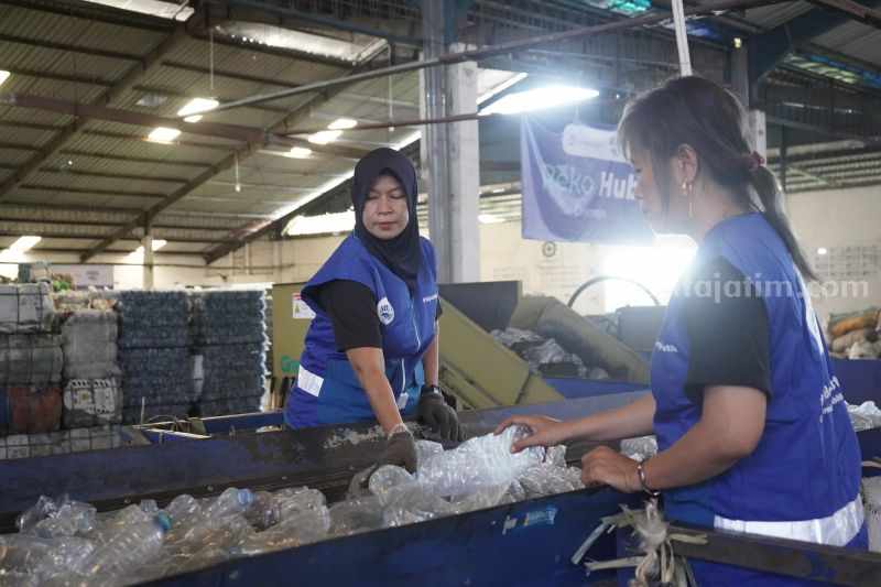 Pengelolaan sampah kemasan plastik di wilayah Gresik.