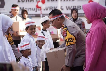 Polres Probolinggo Kota Rayakan HUT ke-79 RI dengan Bakti Sosial untuk 1000 Anak Yatim