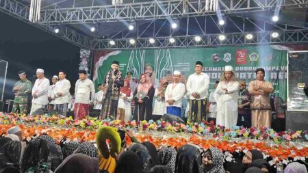 Ribuan Warga Duduksampeyan Gresik Bersholawat dan Berdoa.