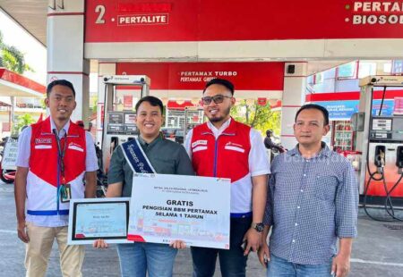 Pertamina Patra Niaga memberikan apresiasi kepada Dicky Aprilio.