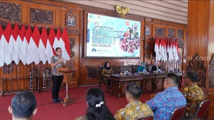 Sekdakot Mojokerto, Gaguk Tri Prasetyo saat pembukaan Audit Kasus Stunting I di Pendopo Sabha Kridatana Rumah Rakyat, Kota Mojokerto. [Foto: Ist]