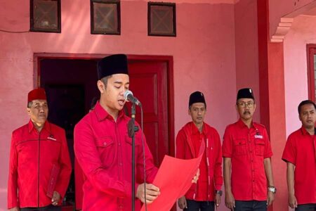 Putra Hasan Aminuddin Bacakan Teks Proklamasi di Upacara Kemerdekaan di Kantor PDIP Kabupaten Probolinggo