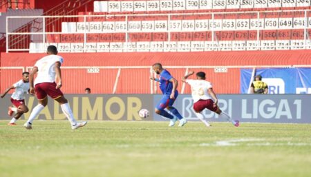 Begini Respon Arema FC Usai Dapat Teguran LIB, Efek Kondisi Stadion Soepriadi yang Buruk Laga Arema FC di Stadion Soepriadi.