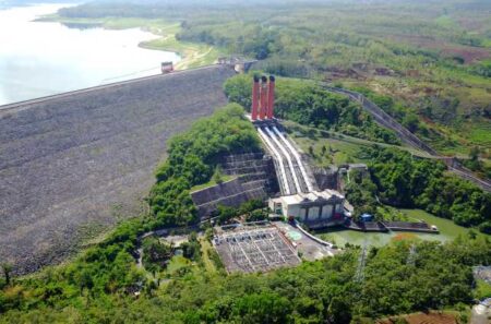 Pengembangan PLTS Terapung Karangkates menjadi upaya PLN Nusantara Power untuk memaksimalkan produksi energi bersih dari Waduk Karangkates, dimana saat ini Perusahaan telah memanfaatkan air dari waduk tersebut untuk mengoperasikan PLTA Sutami dengan kapasitas 3 x 35 MW.