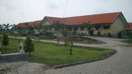 SMKN 1 Jatirejo di Desa Semengko, Kecamatan Jatirejo, Kabupaten Mojokerto.