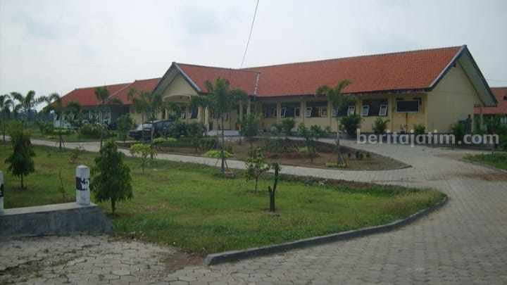 SMKN 1 Jatirejo di Desa Semengko, Kecamatan Jatirejo, Kabupaten Mojokerto.