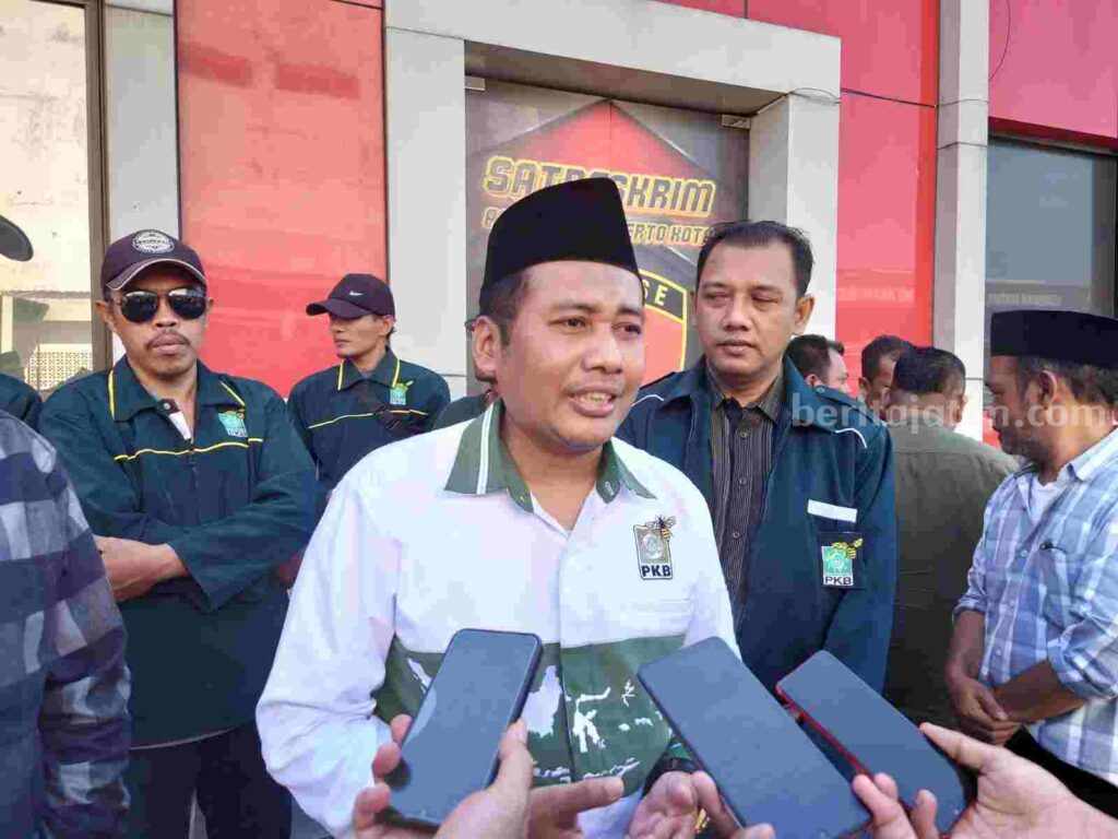 Pengurus Dewan Pimpinan Cabang Partai Kebangkitan Bangsa (DPC PKB) Kota Mojokerto mendatangi Polres Mojokerto Kota.