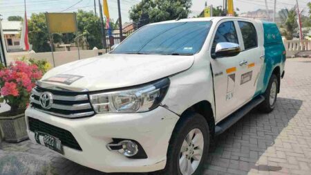 Lansia Asal Gresik Meninggal Usai Ditabrak Mobil Siaga PLN foto beritajatim