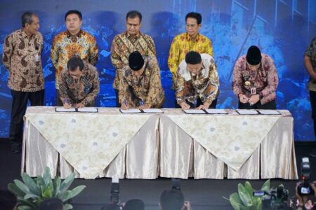 Kabupaten Sidoarjo Ikuti Tandatangan Kerja Sama Karena Pengolahan Sampahnya Plt. Bupati Sidoarjo H.Subandi menandatangani perjanjian Kerjasama BUMN dan BUMD