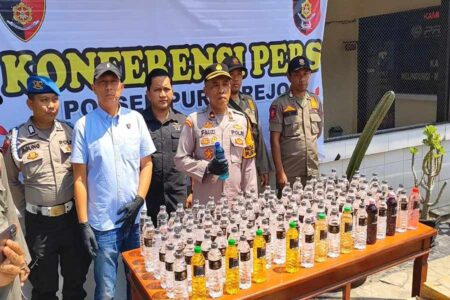 Kurir Arak Bali di Jatim Diamankan Polsek Purworejo Pasuruan foto beritajatim
