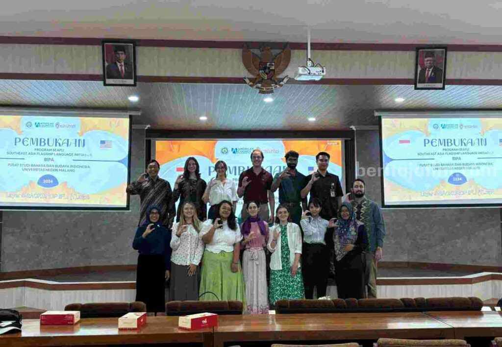 9 Mahasiswa Amerika Belajar Bahasa dan Budaya Indonesia di BIPA UM Pembukaan program SEAFLI Indonesia di perpustakaan UM lantai 2 (Foto: Dani Alifian/beritajatim.com)