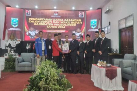 Zulmi Hasani-Rasit Resmi Mendaftar Pilkada ke KPU Probolinggo