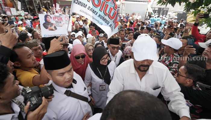 Daftar ke KPU, Ipuk - Mujiono Diteriaki Warga Banyuwangi