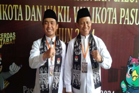 Pasangan Adi Wibowo-Moch Nawawi Daftar ke KPU Kota Pasuruan untuk Pilkada 2025-2030 Pasangan Adi Wibowo dan Moch Nawawi saat mendaftar di KPU Pasuruan.