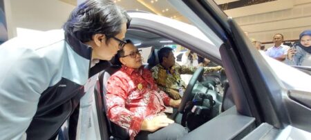 GIIAS Surabaya 2024 Resmi Dibuka, Catat Rekor Baru Peserta dan Pengunjung foto beritajatim