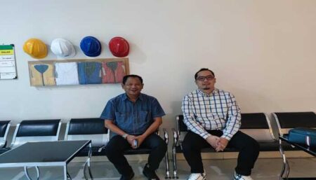 Dua Bakal Paslon Pilkada Lamongan Jalani Tes Kesehatan Pasangan Abdul Ghofur-Firosya Shalati, berada di RSUD Dokter Soetomo Surabaya, untuk menjalani tes kesehatan. (Foto: KPU Lamongan)