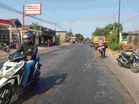 Tertabrak dan Terseret, Pengendara Motor Asal Pamekasan Tewas Kecelakaan di Mojokerto