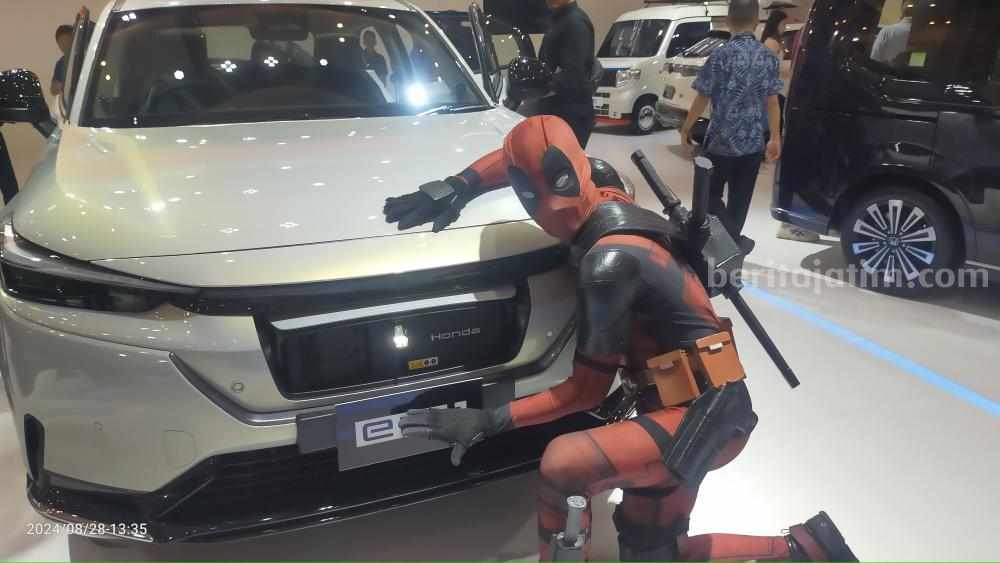 Honda menampilkan special display yakni Honda e:N1 di GIIAS Surabaya 2024.