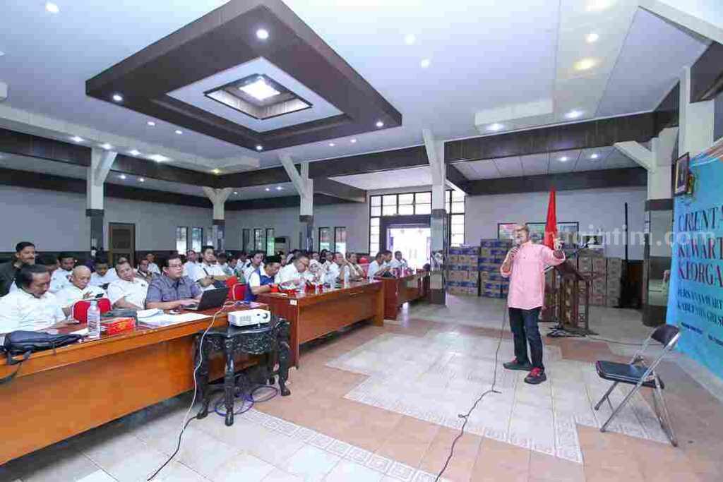 Wartawan Gresik yang tergabung di PWI sedang mengikuti materi OKK.