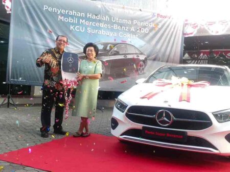 Wow! Program Panin Bank Bagi Bagi Mercedes Benz A 200 ke Nasabah Nasabah PaninBank KCP Tunjungan Surabaya menerima hadiah mobil Mercedes Benz A 200