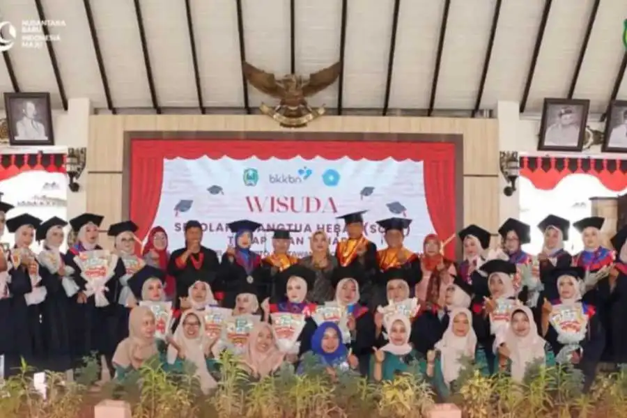 Wisuda Sekolah Orang Tua Hebat (SOTH) di Pendapa Surya Graha, Minggu (04/08/2024) foto: Prokopim Magetan