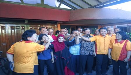 Perdamaian Sekolah Petra dengan RW di Surabaya (dok. Rama Indra/beritajatim.com).