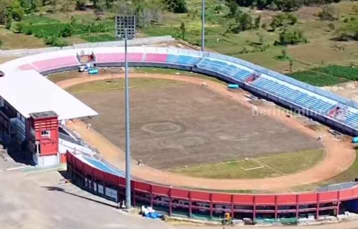 Progres Renovasi Stadion Gelora Madura Rato Pamelingan Pamekasan, di Desa Ceguk, Kecamatan Tlanakan, Pamekasan.