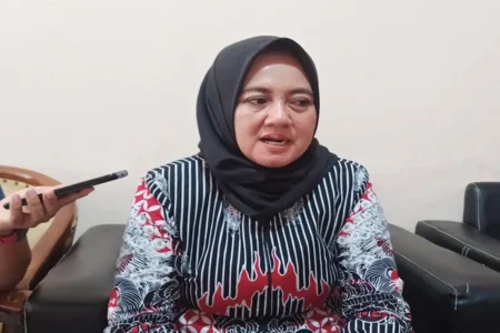Ini Gambaran Jumlah Calon Pemilih di Pilkada Ponorogo 2024 Komisioner KPU Ponorogo Khusnul Khotimah. (Foto/Endra Dwiono/Beritajatim.com)