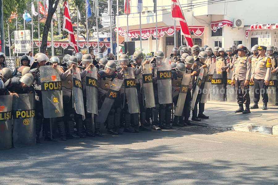 Situasi Sispamkota di depan Gedung KPU Rabu, (14/08/2024).