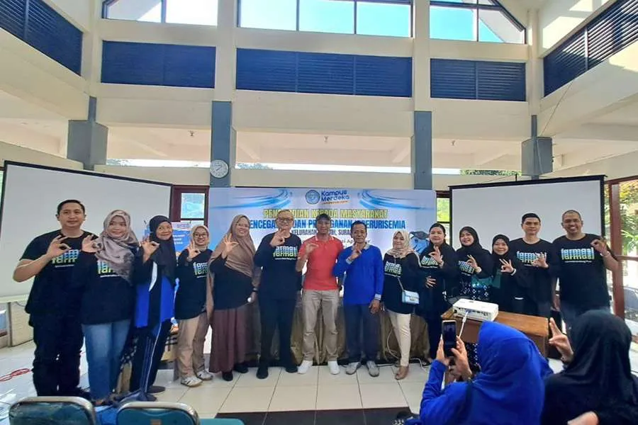 Pengabdian Masyarakat Prodi Pendidikan Profesi Apoteker Fakultas Farmasi UHT Surabaya.