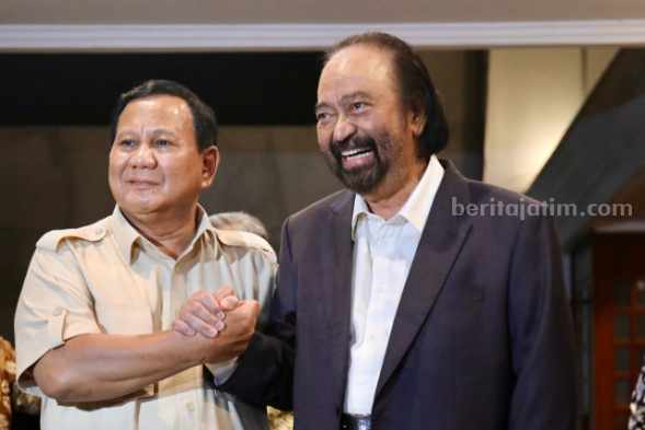 Presiden RI terpilih yang sekaligus Ketua Umum (Ketum) Partai Gerindra, Prabowo Subianto (kiri) saat bertemu Ketua Umum Partai NasDem Surya Paloh di kediaman Prabowo di Jalan Kertanegara. (Istimewa)