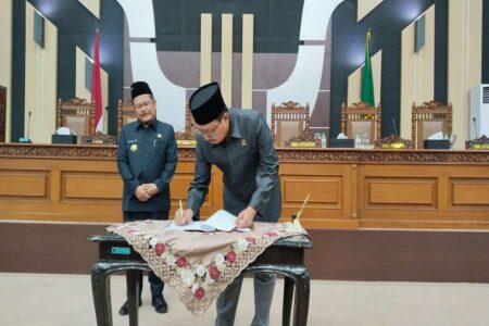 Pembahasan Sempat Alot Soal Efisiensi Anggaran, Perubahan APBD Pasuruan 2024 Akhirnya Disahkan Paripurna Pembahasan Perubahan Anggaran Pendapatan dan Belanja Daerah (P-APBD) Kabupaten Pasuruan tahun 2024.