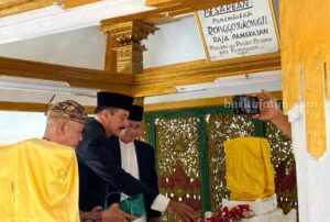 Paslon TAUHID Sambangi Makam Pangeran Ronggosukowati