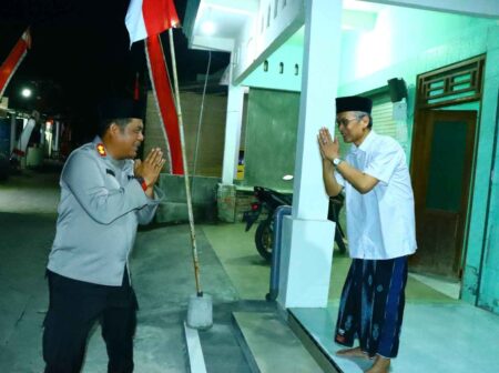Kapolres Gresik Sowan ke Ulama, Minta Doa Restu Jaga Kamtibmas foto beritajatim