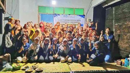 Mahasiswa KKN-T BKKBN Universitas PGRI Madiun Kelompok 3.