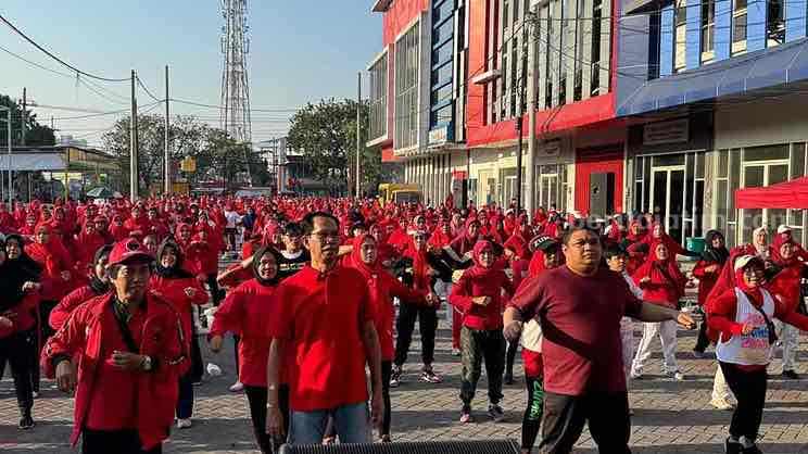 PDIP Surabaya Panaskan Mesin Jelang Pilkada, Senam Sicita Dihadiri Ribuan Warga
