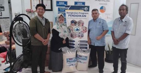Ndaru Bagikan 2 Ton Beras dan Makan Siang Gratis Ndaru Bagikan 2 Ton Beras dan Makan Siang Gratis