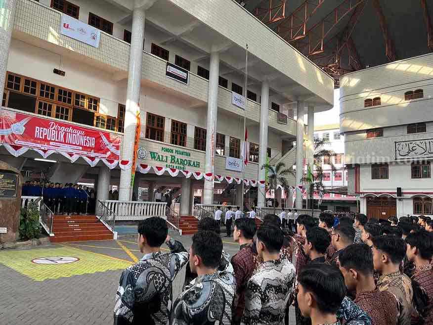 Ponpes Wali Barokah Kediri Gelar Upacara Peringatan Hari Kemerdekaan RI, Tanamkan Nasionalisme pada Santri.