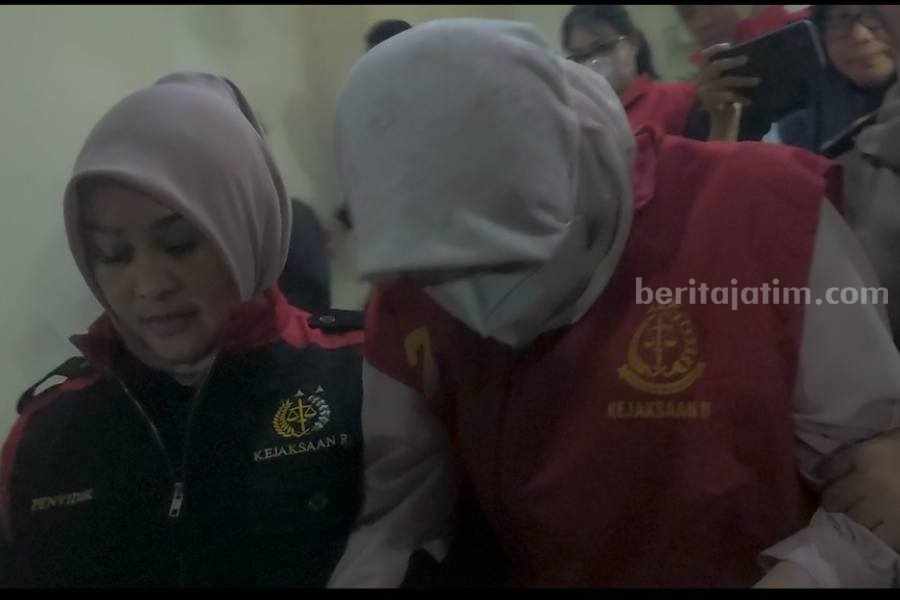 Kejari Bojonegoro tetapkan dua tersangka dalam kasus korupsi pengadaan Mobil Siaga Desa.