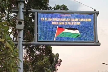 Dukungan Perjuangan Kemerdekaan Palestina Muncul di VMS Rambu Dishub Bojonegoro
